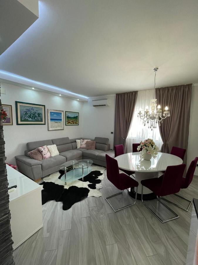 Villa J&J Apartments Residence With Swimming Pool Podstrana Zewnętrze zdjęcie