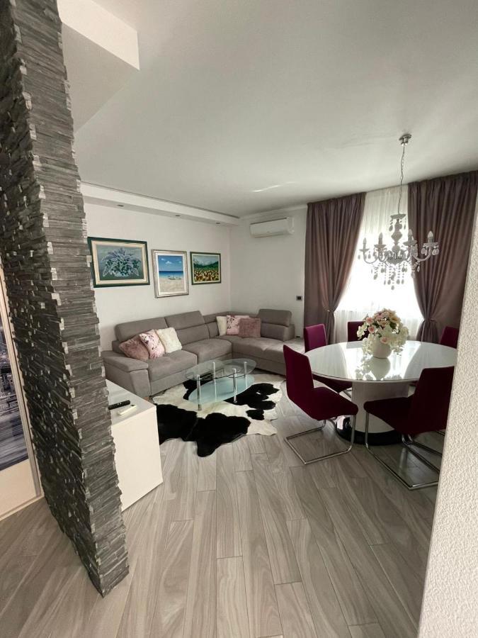 Villa J&J Apartments Residence With Swimming Pool Podstrana Zewnętrze zdjęcie