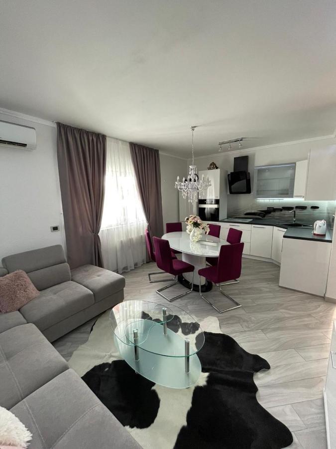 Villa J&J Apartments Residence With Swimming Pool Podstrana Zewnętrze zdjęcie