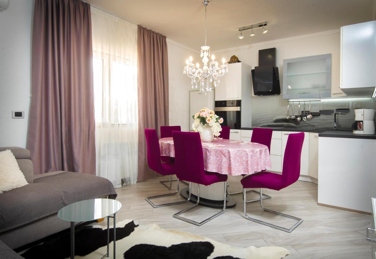 Villa J&J Apartments Residence With Swimming Pool Podstrana Zewnętrze zdjęcie
